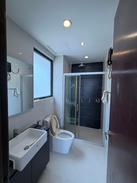 Condominium for Rent at Bay Laurel @ Country Garden Danga Bay - Alvin Lim - Bathroom - PropertyGuru.com.my