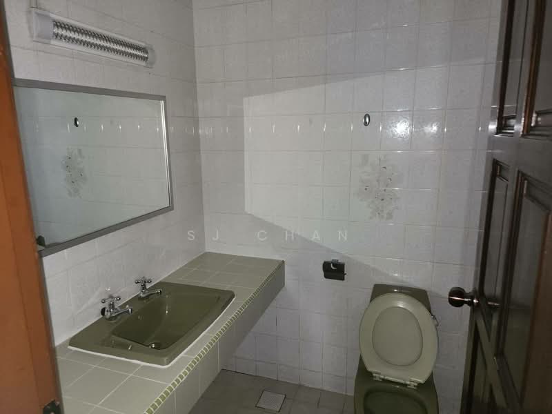 Condominium for Rent at Putri Indah Condominium - SJ CHAN - Bathroom - PropertyGuru.com.my