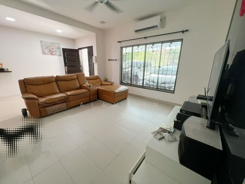 Cluster House for Sale in Taman Adda Heights (Tebrau) - Alan Lin - Living Room - PropertyGuru.com.my
