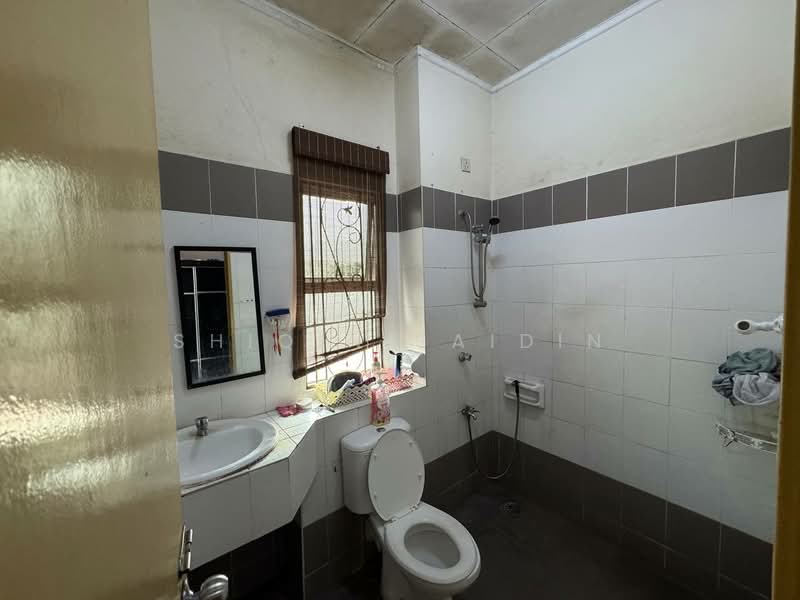 Rumah Teres 2-Tingkat untuk Dijual di Bandar Bukit Raja (Klang) - Shiqin Saidin - Bathroom - PropertyGuru.com.my