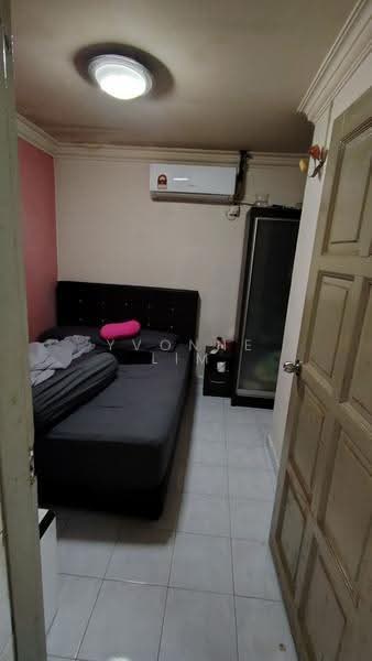 Rumah Teres 1-Tingkat untuk Dijual di Taman Universiti (Skudai) - Yvonne Lim - Bedroom - PropertyGuru.com.my