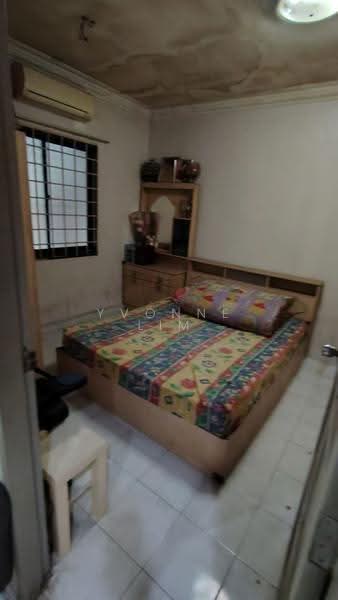 Rumah Teres 1-Tingkat untuk Dijual di Taman Universiti (Skudai) - Yvonne Lim - Bedroom - PropertyGuru.com.my