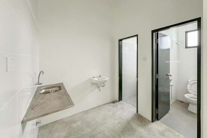 Kilang Teres untuk Dijual di Eco Business Park V (Puncak Alam) - Jason Tan - Bathroom - PropertyGuru.com.my