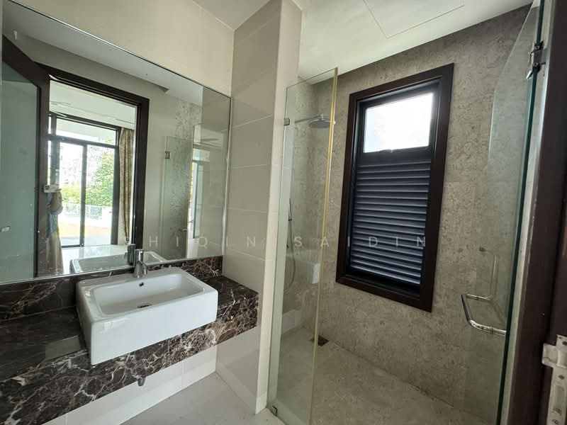Bungalow House untuk Dijual di Bukit Jelutong (Shah Alam) - Shiqin Saidin - Bathroom - PropertyGuru.com.my