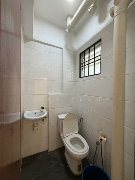 Flat for Rent at Taman Tan Sri Yaacob - Sean Yeoh - Bathroom - PropertyGuru.com.my