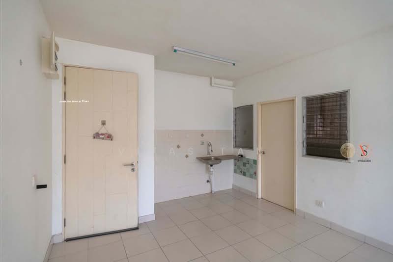 Pangsapuri untuk Dijual di Pangsapuri Seri Mutiara - Vitas Tan - Kitchen - PropertyGuru.com.my