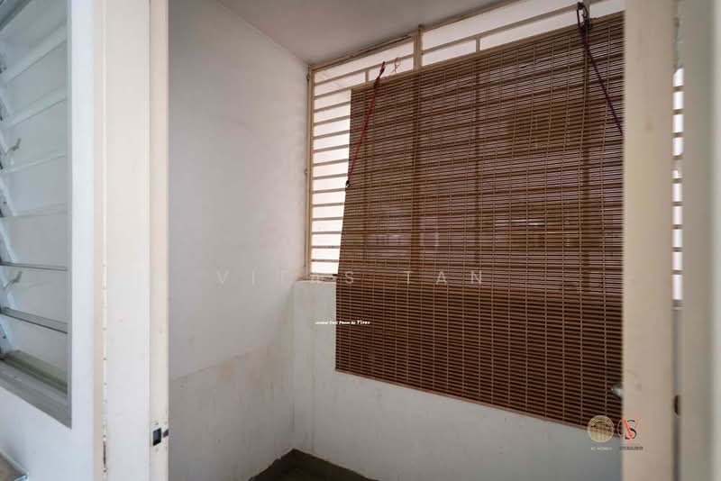Pangsapuri untuk Dijual di Pangsapuri Seri Mutiara - Vitas Tan - Balcony - PropertyGuru.com.my