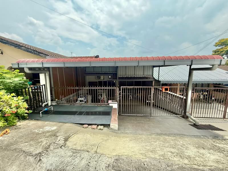 Rumah Teres 1-Tingkat untuk Dijual di Shah Alam (Selangor) - Shiqin Saidin - Exterior - PropertyGuru.com.my