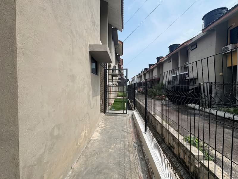 Rumah Teres 2-Tingkat untuk Dijual di Bandar Mahkota Banting (Tanjong Duabelas) - Penny Chia - Exterior - PropertyGuru.com.my