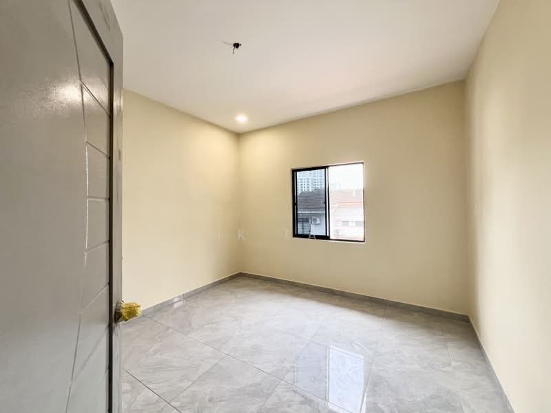 2-storey Terraced House for Sale in Taman Pelangi (Johor Bahru) - Yik Tat - PropertyGuru.com.my