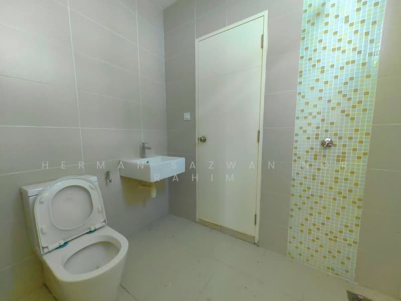 Terraced House for Sale in Bandar Sri Sendayan (Negeri Sembilan) - Herman Sazwan Nor Rahim - Bathroom - PropertyGuru.com.my