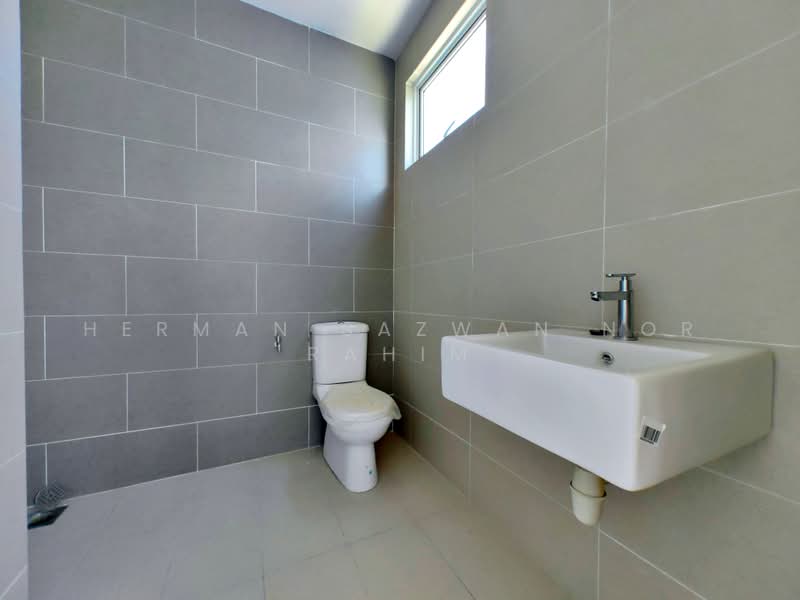 Terraced House for Sale in Bandar Sri Sendayan (Negeri Sembilan) - Herman Sazwan Nor Rahim - Bathroom - PropertyGuru.com.my
