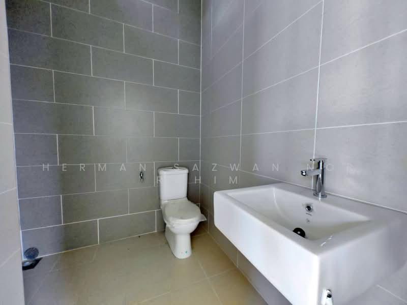 Terraced House for Sale in Bandar Sri Sendayan (Negeri Sembilan) - Herman Sazwan Nor Rahim - Bathroom - PropertyGuru.com.my