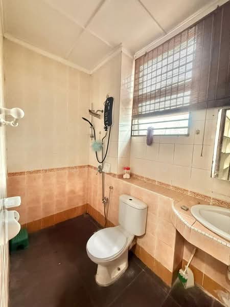 Rumah Teres 2-Tingkat untuk Dijual di Taman Pinggiran Usj (Subang Jaya) - Shiqin Saidin - Bathroom - PropertyGuru.com.my