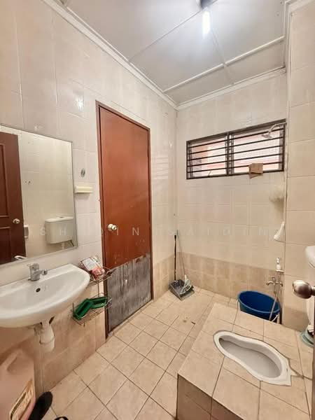 Rumah Teres 2-Tingkat untuk Dijual di Taman Pinggiran Usj (Subang Jaya) - Shiqin Saidin - Bathroom - PropertyGuru.com.my