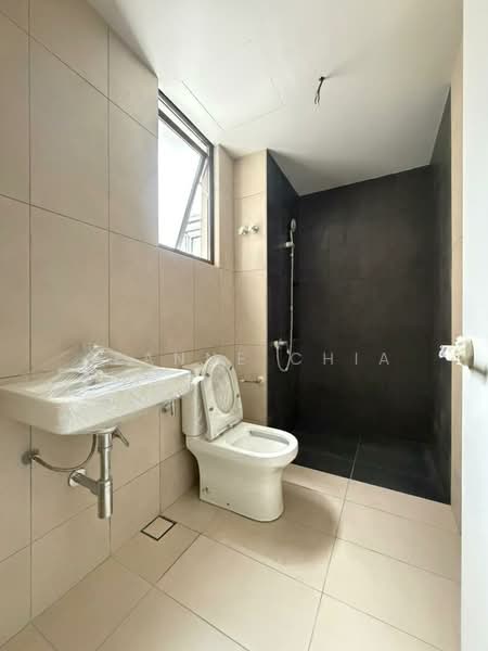 Rumah Teres 3-Tingkat untuk Dijual di Taman Bukit Serdang (Seri Kembangan) - Leanne Chia - PropertyGuru.com.my