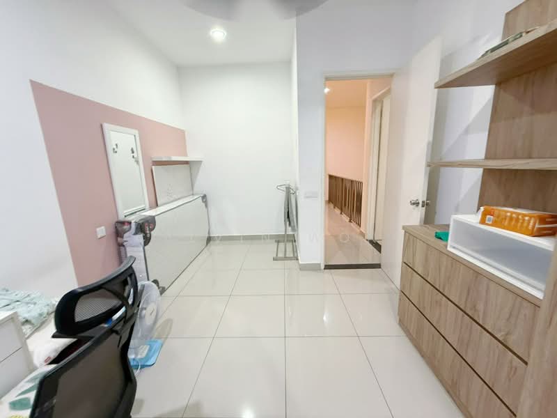 Rumah Teres 2-Tingkat untuk Dijual di Taman Eco Cascadia (Tebrau) - Calvin Wong - Corridor - PropertyGuru.com.my