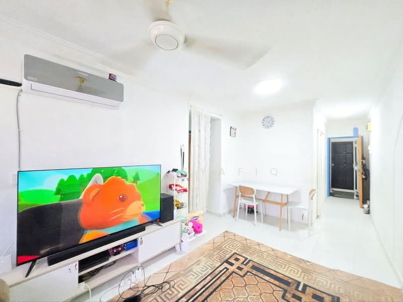 Rumah Flat untuk Dijual di Ampang Saujana Flat - Zul Syafiq - Living Room - PropertyGuru.com.my