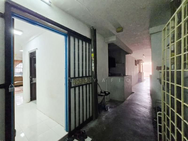 Rumah Flat untuk Dijual di Ampang Saujana Flat - Zul Syafiq - Entrance - PropertyGuru.com.my