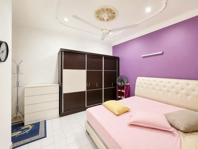Rumah Teres 1-Tingkat untuk Dijual di Taman Rinting (Masai) - Fakhrul Imlan - Bedroom - PropertyGuru.com.my