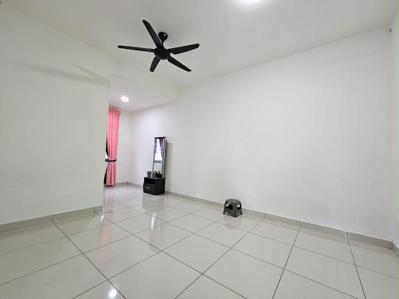 Rumah Teres 2-Tingkat untuk Dijual di Bandar Cemerlang (Ulu Tiram) - Fakhrul Imlan - Living Room - PropertyGuru.com.my