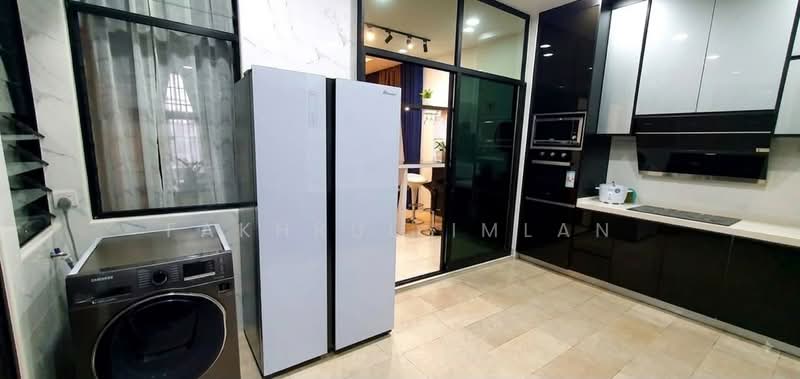 Rumah Teres 2-Tingkat untuk Dijual di Bandar Cemerlang (Ulu Tiram) - Fakhrul Imlan - Kitchen - PropertyGuru.com.my