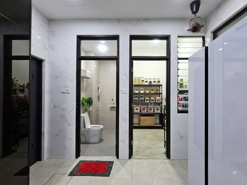 Rumah Teres 2-Tingkat untuk Dijual di Bandar Cemerlang (Ulu Tiram) - Fakhrul Imlan - Bathroom - PropertyGuru.com.my