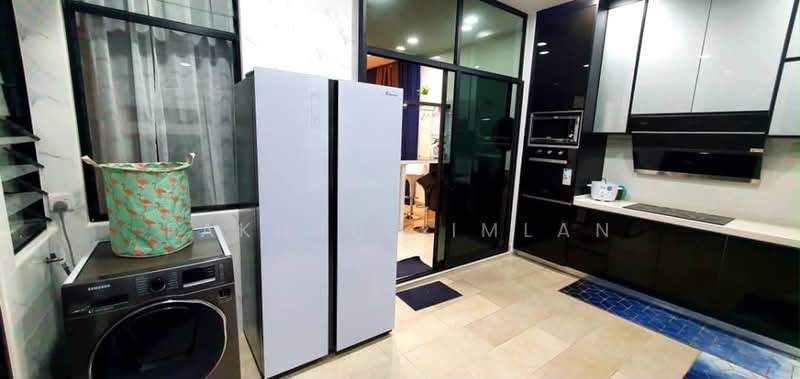 Rumah Teres 2-Tingkat untuk Dijual di Bandar Cemerlang (Ulu Tiram) - Fakhrul Imlan - Kitchen - PropertyGuru.com.my