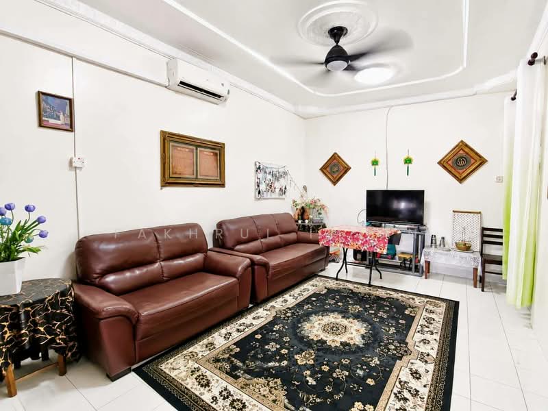 1-storey Terraced House for Sale in Bandar Putra (Kulai) - Fakhrul Imlan - Living Room - PropertyGuru.com.my