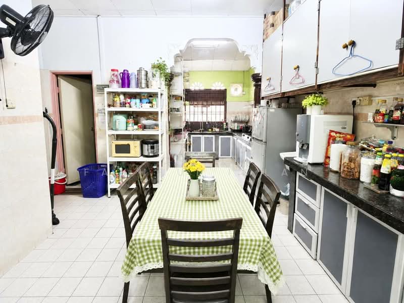 1-storey Terraced House for Sale in Bandar Putra (Kulai) - Fakhrul Imlan - Kitchen - PropertyGuru.com.my