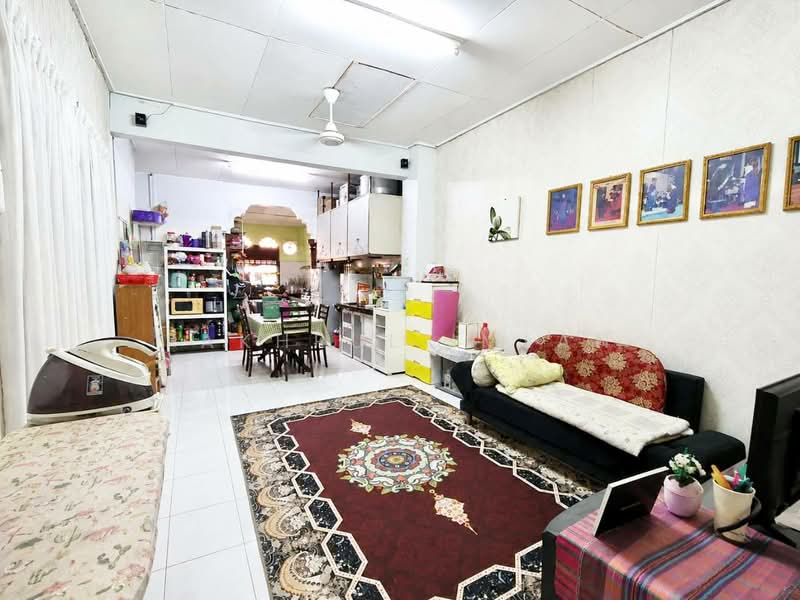 1-storey Terraced House for Sale in Bandar Putra (Kulai) - Fakhrul Imlan - Living Room - PropertyGuru.com.my