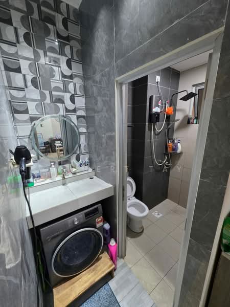 Kediaman Servis untuk Disewa di SkyLake Residence - Gilbert Tay - Bathroom - PropertyGuru.com.my