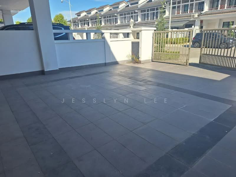Rumah Teres 2-Tingkat untuk Dijual di Eco Majestic (Semenyih) - Jesslyn Lee - Car Park - PropertyGuru.com.my