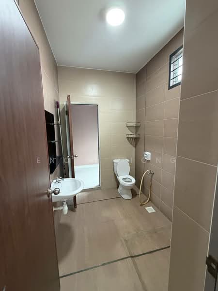 Rumah Berkembar untuk Dijual di Kampung Yahya Awal (Johor Bahru) - Enoch Liong - Bathroom - PropertyGuru.com.my