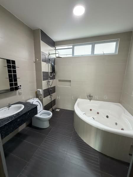Rumah Berkembar untuk Dijual di Kampung Yahya Awal (Johor Bahru) - Enoch Liong - Bathroom - PropertyGuru.com.my