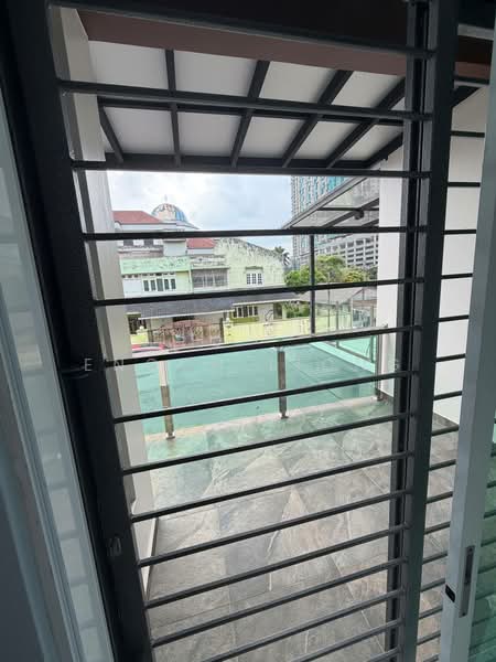Rumah Berkembar untuk Dijual di Kampung Yahya Awal (Johor Bahru) - Enoch Liong - Balcony - PropertyGuru.com.my