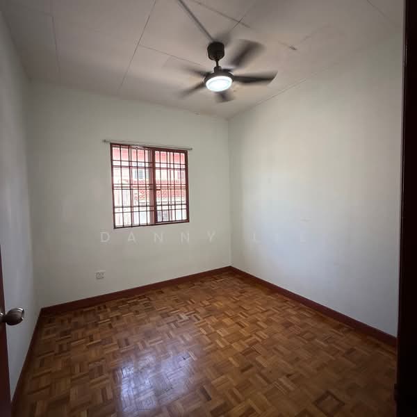 Rumah Teres 2-Tingkat untuk Dijual di Taman Lestari Putra (Seri Kembangan) - Danny Lee - Interior - PropertyGuru.com.my