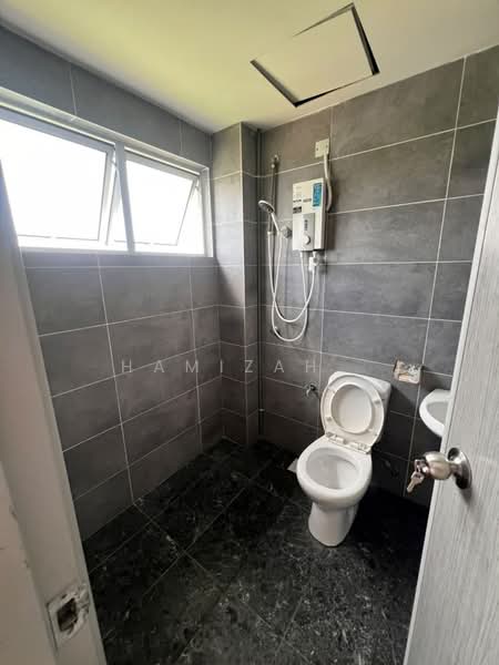 Pangsapuri untuk Disewa di Vista Sungai Ramal - Hamizah . - Bathroom - PropertyGuru.com.my
