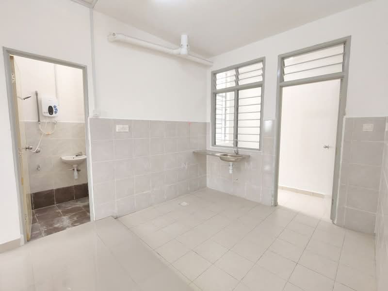 Pangsapuri untuk Disewa di Seri Molek Perdana - Gwen Lim - Bathroom - PropertyGuru.com.my