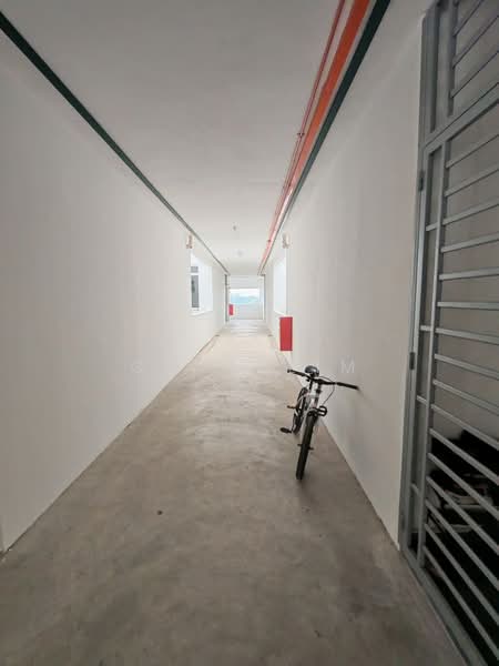Pangsapuri untuk Disewa di Seri Molek Perdana - Gwen Lim - Corridor - PropertyGuru.com.my