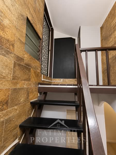 Rumah Teres 1-Tingkat untuk Dijual di Sungai Buloh (Selangor) - Raja Fatimah - Stairs to the attic - PropertyGuru.com.my