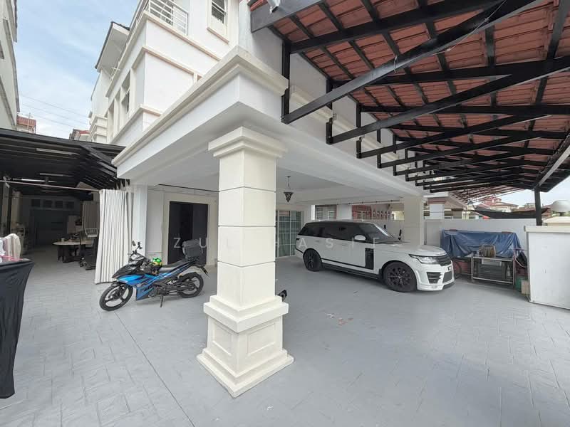 Bungalow House for Sale in Bandar Putra Permai (Seri Kembangan) - Zul Hasif - PropertyGuru.com.my