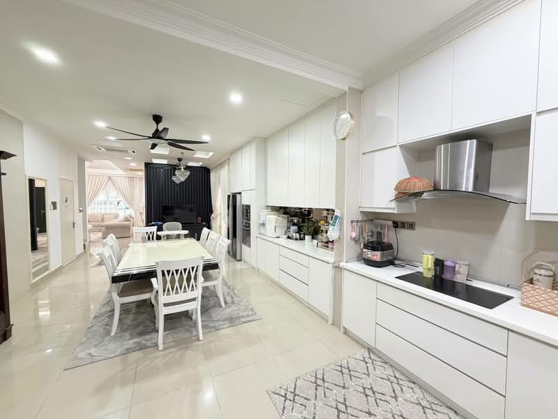 Bungalow House for Sale in Bandar Putra Permai (Seri Kembangan) - Zul Hasif - PropertyGuru.com.my