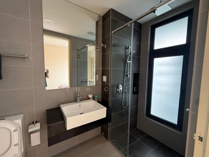 Service Residence for Sale at Sunway Belfield - Koh Chee - Master Bathroom - PropertyGuru.com.my
