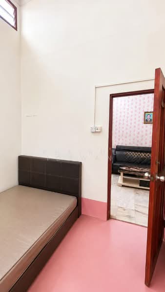 1-storey Terraced House for Sale in Seremban (Negeri Sembilan) - Khairul Idzwan - Bedroom - PropertyGuru.com.my