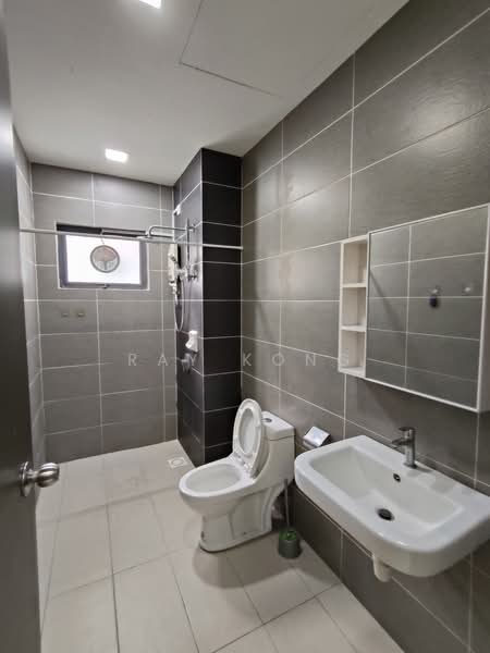 Kondominium untuk Disewa di The Henge - Ray Kong - Bathroom - PropertyGuru.com.my