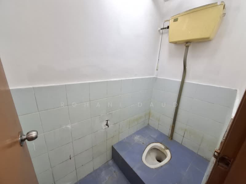 Flat for Sale at Taman Tun Teja - Rohani Daud - Bathroom - PropertyGuru.com.my