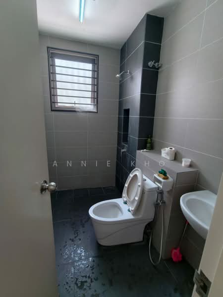 Rumah Bandar untuk Disewa di Shah Alam (Selangor) - Annie Kho - Bathroom - PropertyGuru.com.my