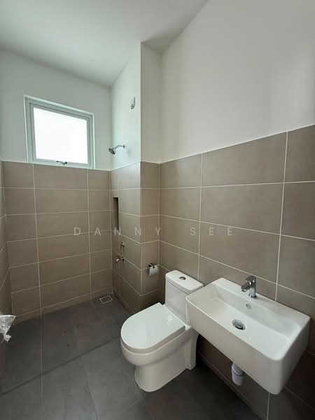Rumah Teres 2-Tingkat untuk Dijual di Bandar Putra (Kulai) - Danny See - Bathroom - PropertyGuru.com.my