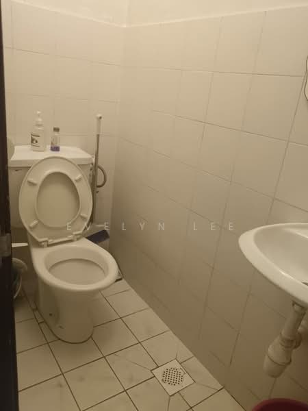 3-storey Terraced House for Sale in Taman Bukit Permata (Selayang) - Evelyn Lee - Bathroom - PropertyGuru.com.my